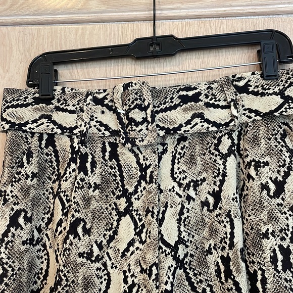 Snakeskin High Waisted Shorts with Removable Belt - Picture 3 of 8